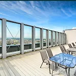Hanza Tower De Lux Black Apartment