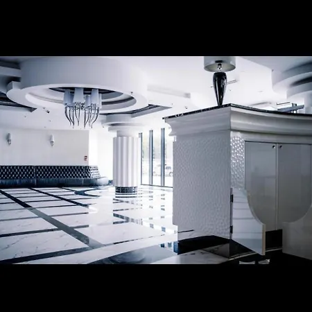 Hanza Tower De Lux Black Apartment *