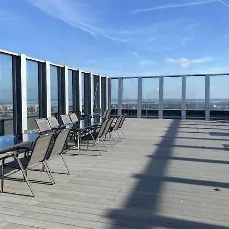 Hanza Tower De Lux Black Apartment *