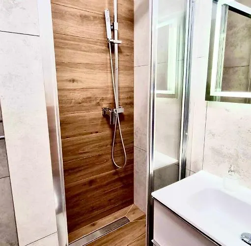 Hanza Tower De Lux Black