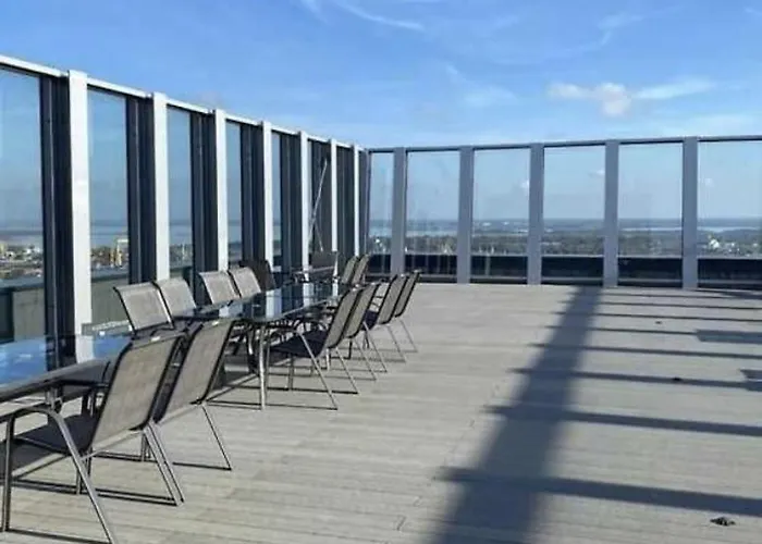 Hanza Tower De Lux Black Apartment *